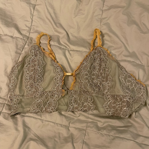 Missguided Tops - NWOT Misguided bralette top NEVER WORN size US 10